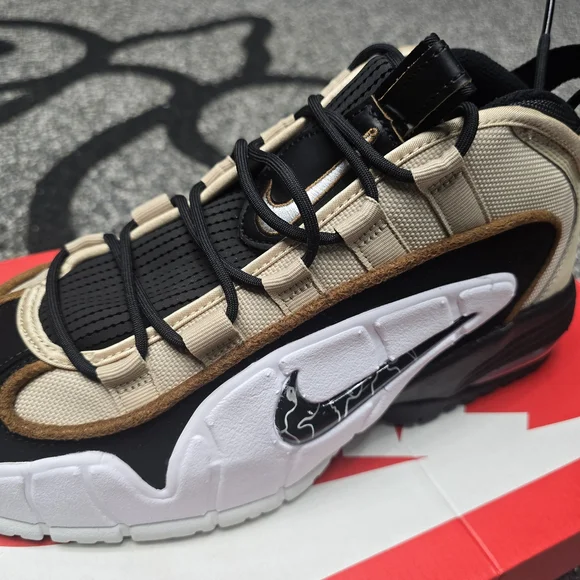 Nike Men's Black and White Sneakers - Picture 3 of 7